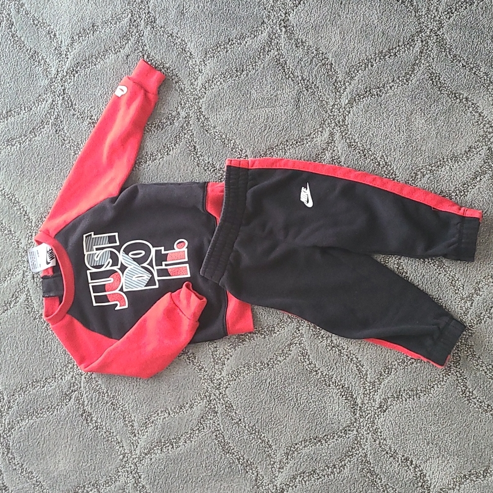 Nike sweatshirt sweatpants set